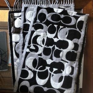 Coach signature logo muffller scarf